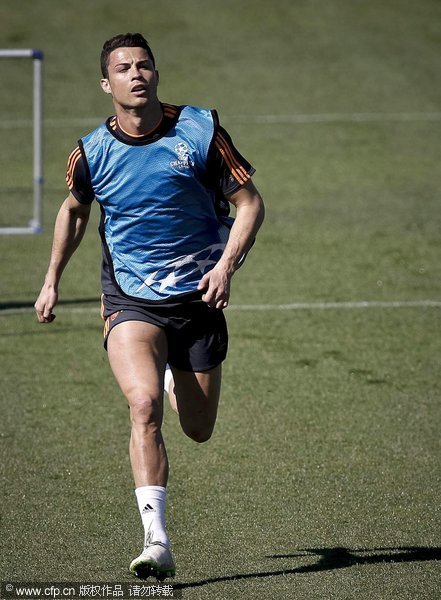 包含马德里竞技训练开放日，赛后篮板制胜引欢呼，欧冠在即，心理建设被强调的词条