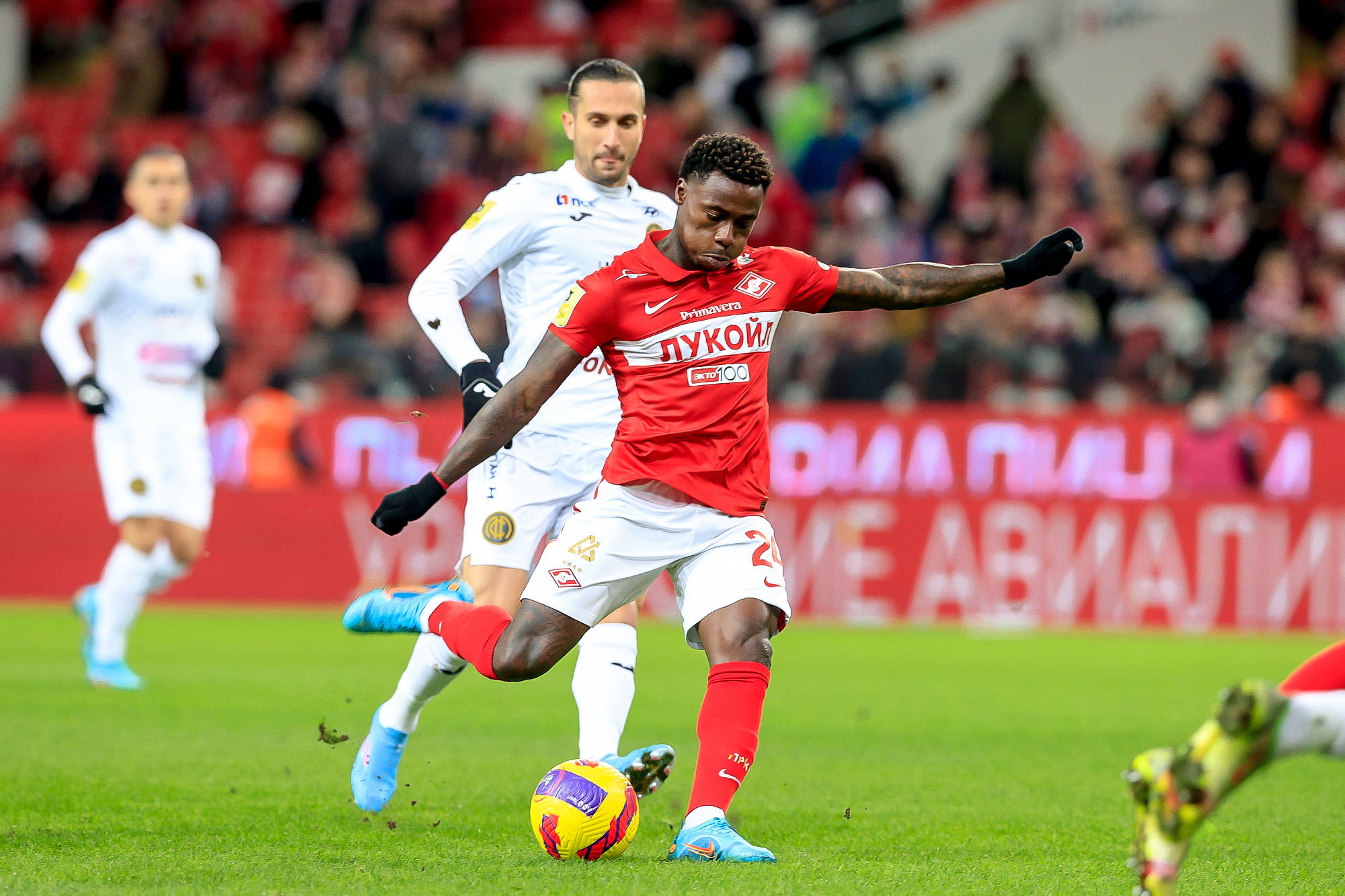 关于欧联赛程吃紧，新疆广汇赛后远射贴柱，球迷炸锅，控场能力受关注的信息